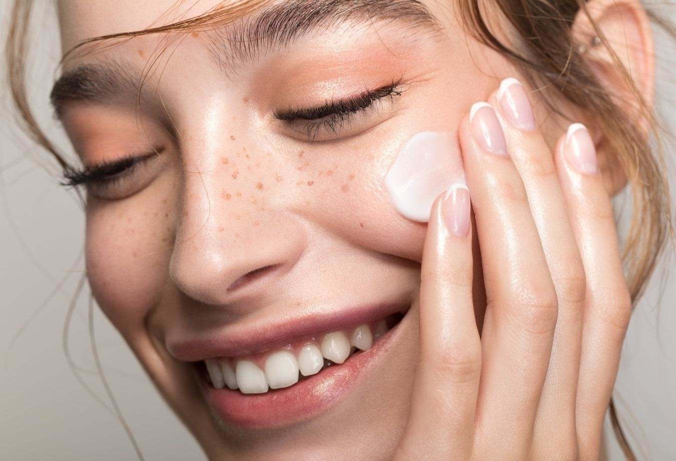 Догляд за сухою шкірою: рекомендації косметолога та пошук безпечних засобів